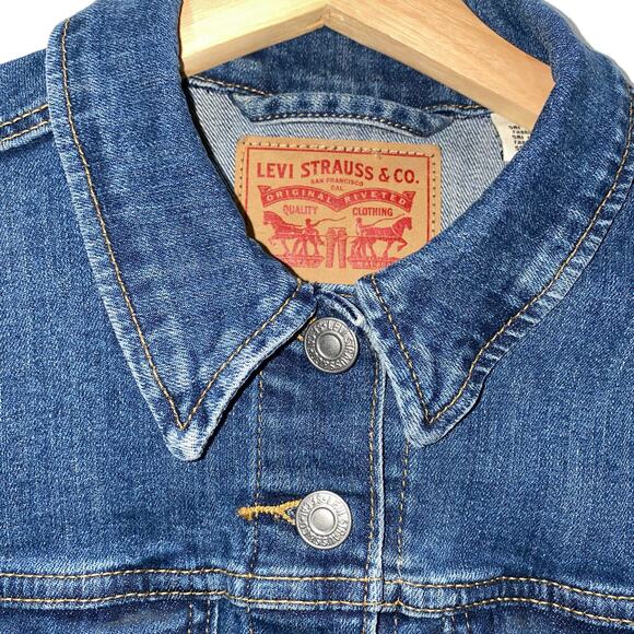 Levi Strauss Fitted Denim Jacket, Button up, Women’s Medium - Picture 5 of 9